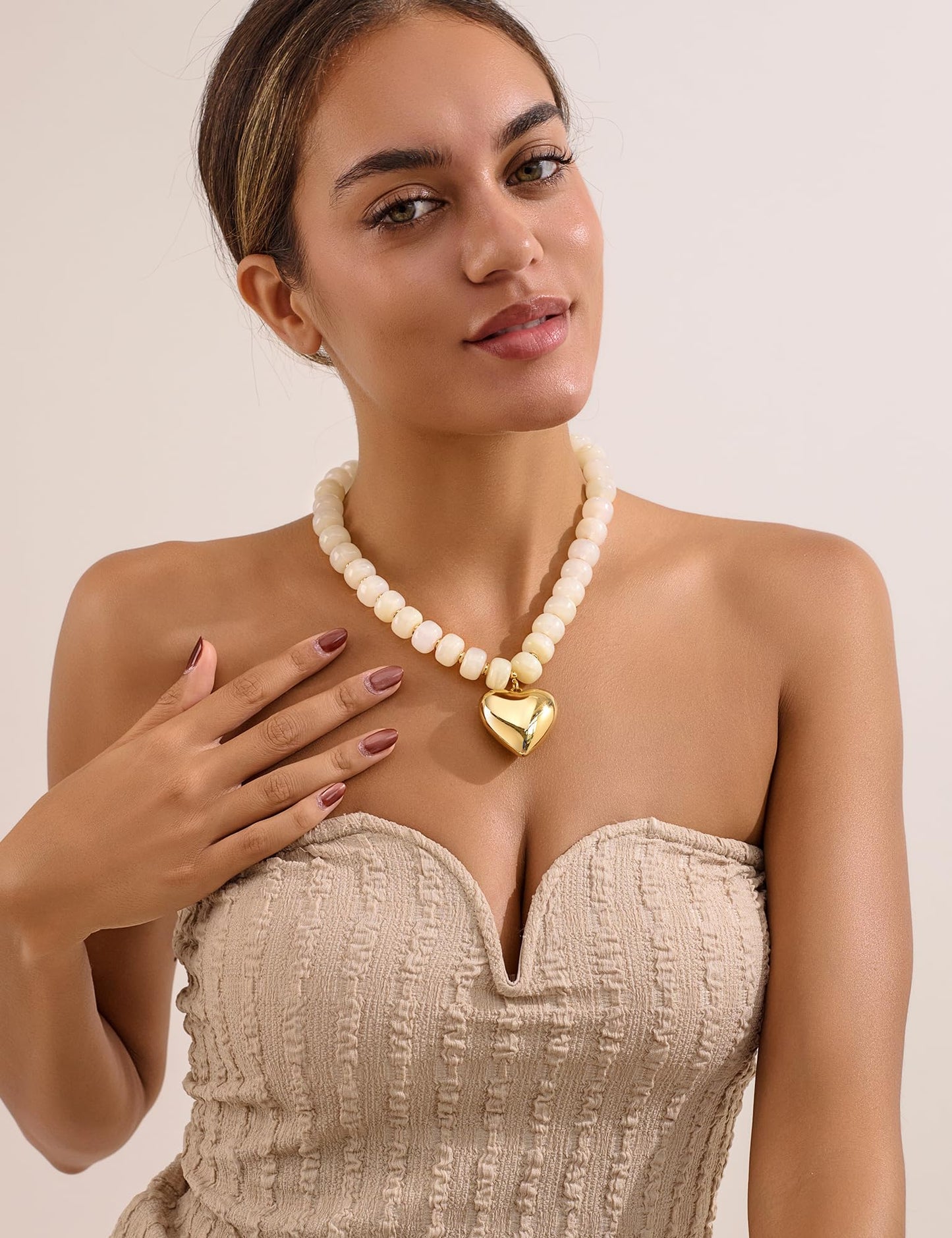 WOWORAMA Chunky Heart Necklaces for Women Colorful Resin Beaded Choker Necklace Gold Puffy Heart Statement Necklace Trendy Acrylic Choker Jewelry