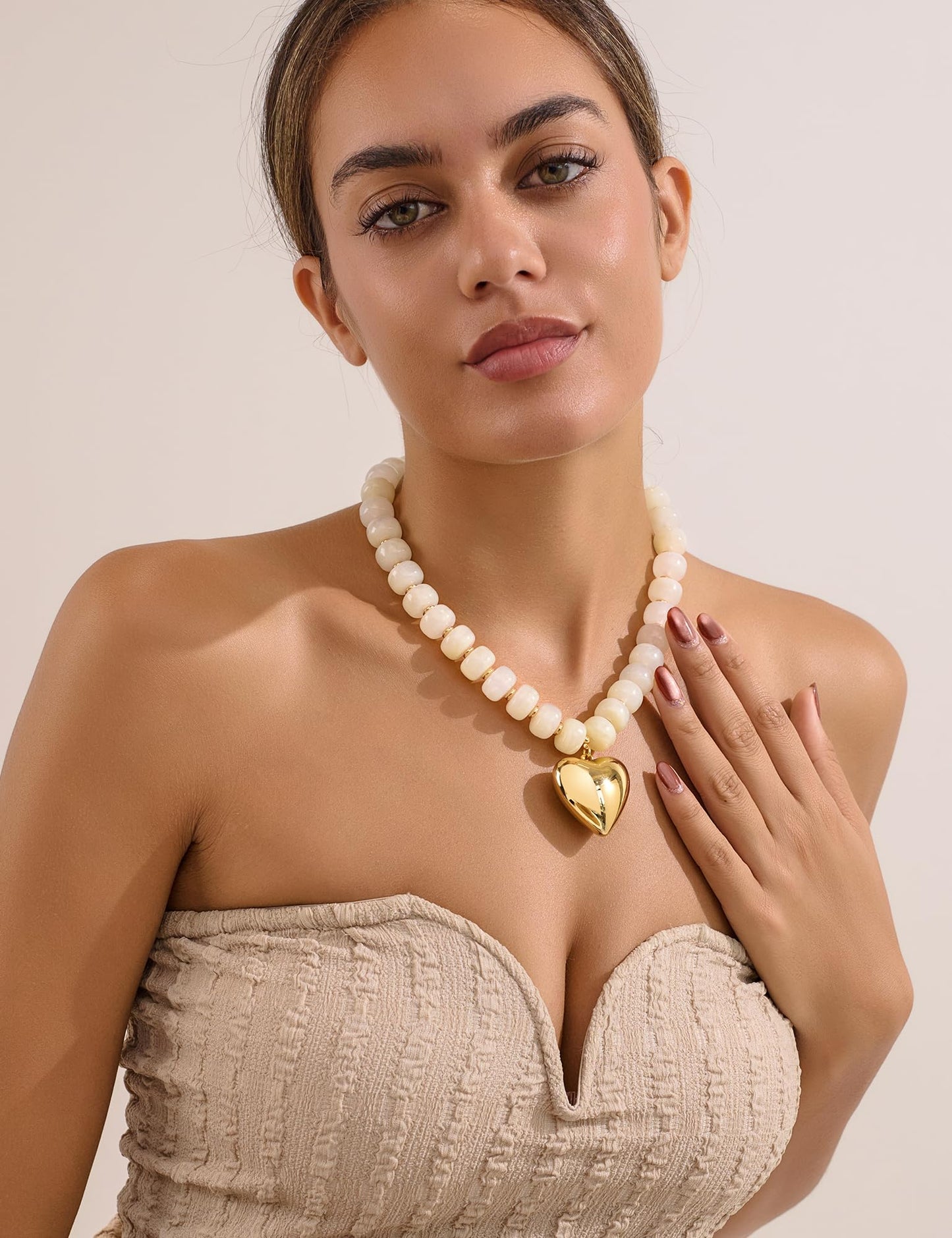 WOWORAMA Chunky Heart Necklaces for Women Colorful Resin Beaded Choker Necklace Gold Puffy Heart Statement Necklace Trendy Acrylic Choker Jewelry